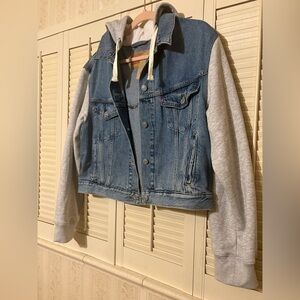 Levi's Blue Denim trucker Jacket with hood! Womens large!